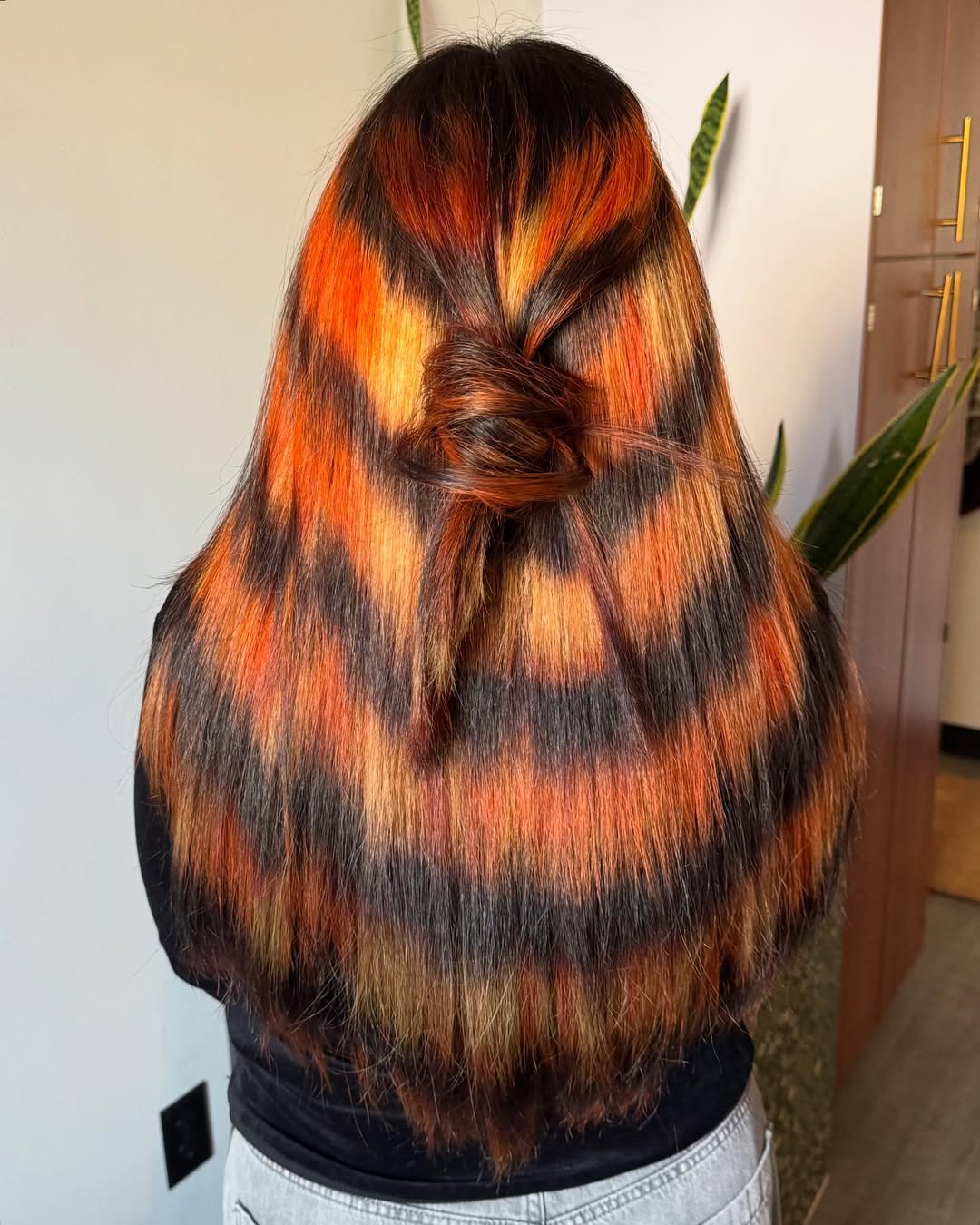 18 Light Calico Hair Ideas For Your Perfect Summer Glow-Up! - 11. Sleek and Straight Calico Vibes