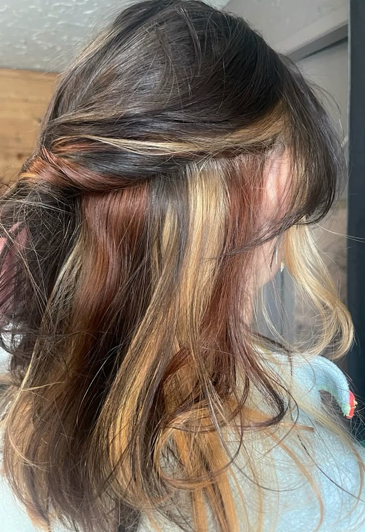 18 Light Calico Hair Ideas For Your Perfect Summer Glow-Up! - 5. Subtle Layers and Highlights