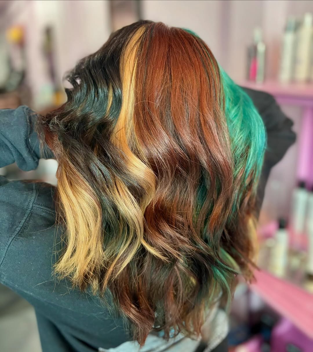 18 Light Calico Hair Ideas For Your Perfect Summer Glow-Up! - 9. Half-up Half-down Calico Style