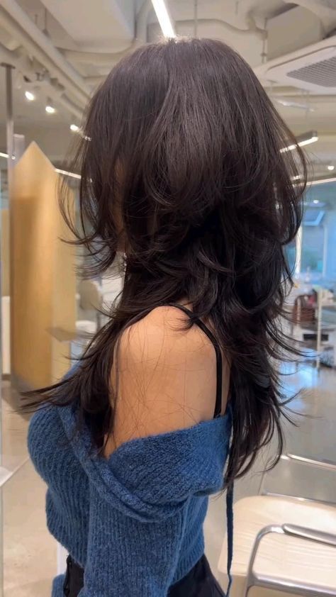 20 Gorgeous Long Wolfcut Hair Looks That Will Leave Everyone Speechless! - Effortless Elegance