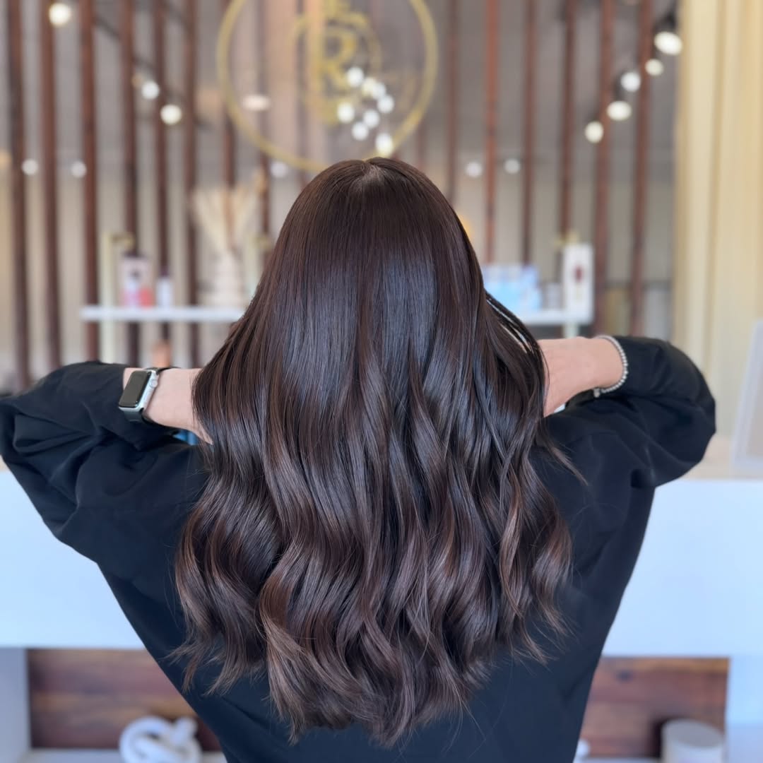 Get Ready for Summer 2025 with These 17 Gorgeous Brunette Hair Ideas! - Brunette with Subtle Caramel Highlights
