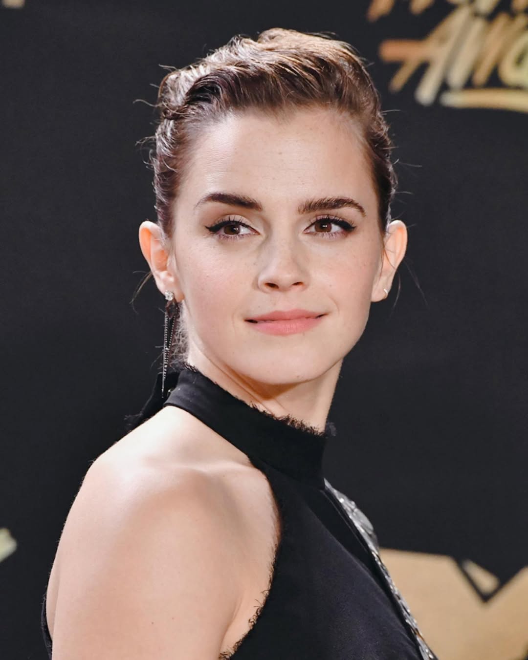 12 Hair Inspirations from Emma Watson That Every Fashionista Should Try (#9 Is Stunning!) - 12. Sleek Top Knot